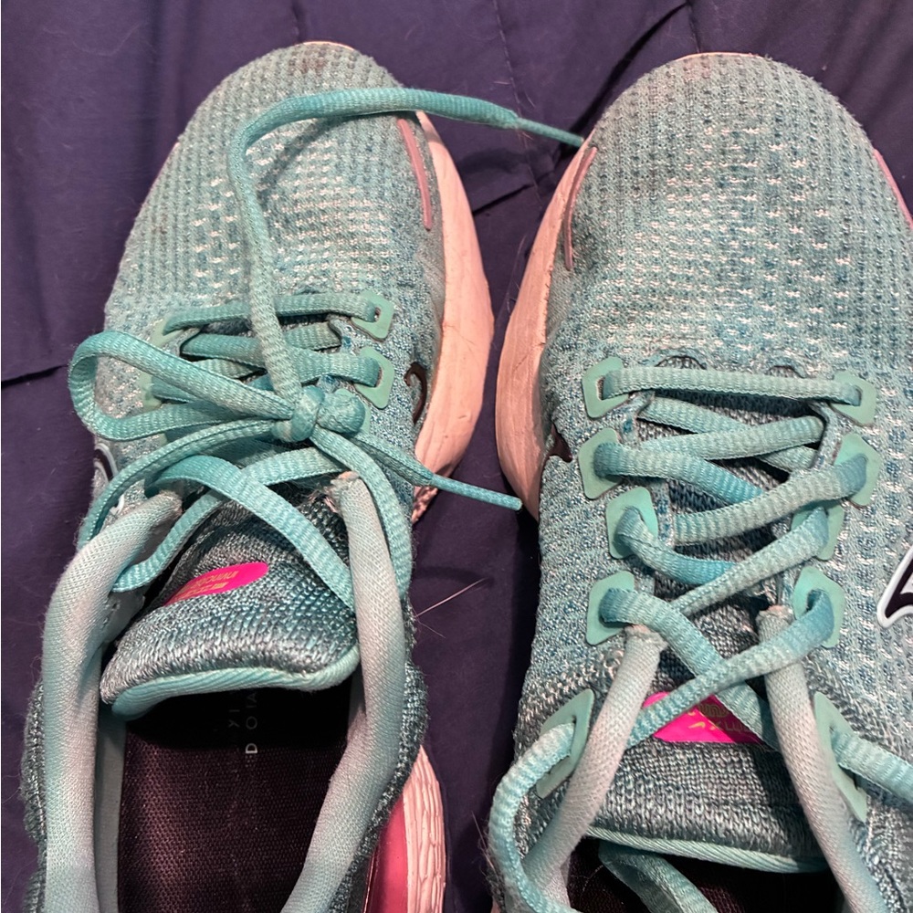 Nike Blue Sneakers Modern Athletic Design